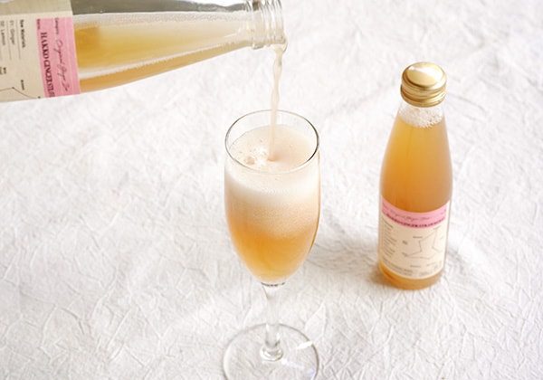 豊浦町、佐藤いちご店さのオーガニックストロベリー使用 HAKKO GINGER　発酵ジンジャーエール（ストロベリー）