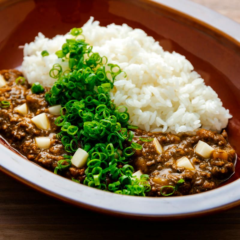 お出汁のうま味たっぷり和風キーマカレー盛り付けイメージ