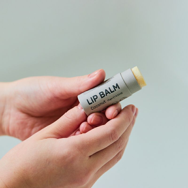 NOOSA BASICS リップバーム（ココナッツ） 使用イメージ